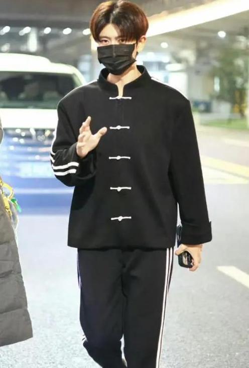 这几位大明星“捞钱”的样子太难看了K8凯发为了割韭菜脸面都不要了？(图2)