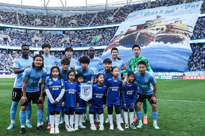 力压成都蓉城重回榜首大连英博仍第9k8凯发一触即发中超最新积分榜申花(图1)