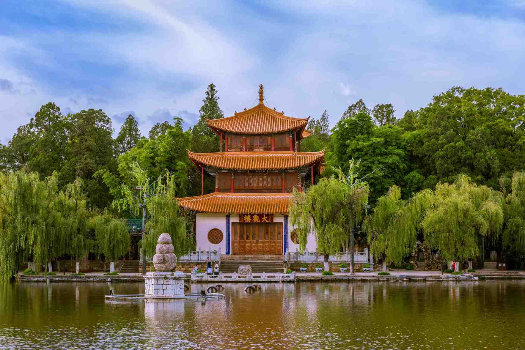 择美盈这样的正规公司你的云南之旅才安心凯发k8国际娱乐首选警惕低价团陷阱！选(图2)